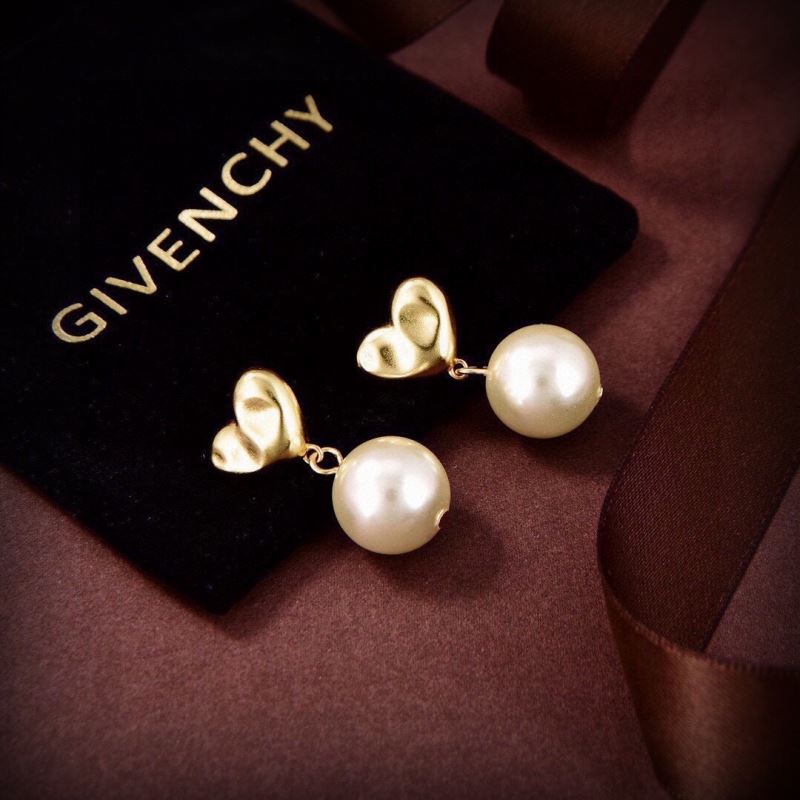 GIVENCHY